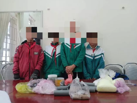 Bốn học sinh ở Hà Tĩnh tự chế pháo nổ