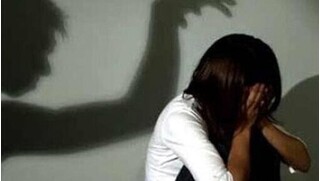 Tạm giam thanh niên nhiều lần quan hệ với bạn gái nhí quen qua mạng