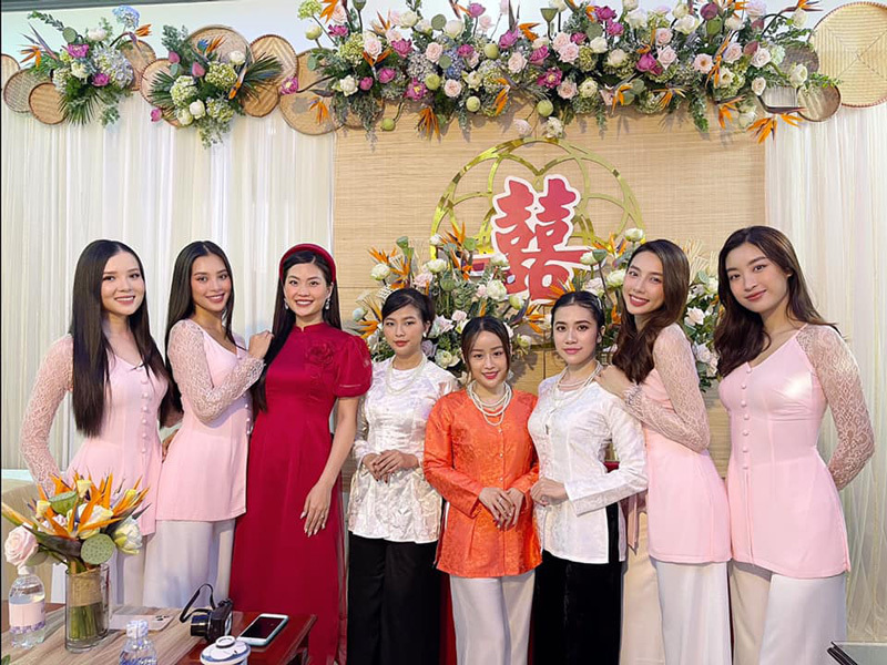 Á hậu Thúy An đeo vòng vàng nặng trĩu cổ trong ngày cưới tại Kiên Giang