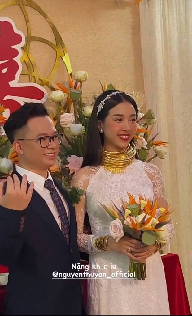 Á hậu Thúy An đeo vòng vàng nặng trĩu cổ trong ngày cưới tại Kiên Giang