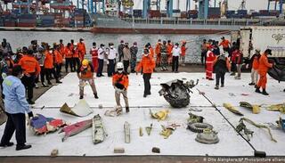 Máy bay Indonesia chở 62 người rơi: Công bố danh tính nạn nhân đầu tiên