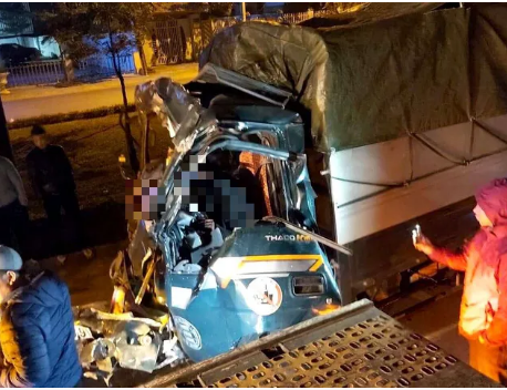 Tai nạn trên QL5: Tài xế ô tô tải tử vong lúc rạng sáng khi va chạm với container