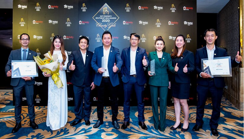 Ban lãnh đạo DKRA Vietnam và các công ty thành viên vinh dự đón nhận hai giải thưởng lớn tại lễ trao giải Dot Property Southeast Asia Awards