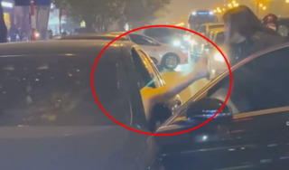 Xôn xao clip người phụ nữ chặn xe Mercedes nghi dằn mặt 'bạn tốt cướp chồng'