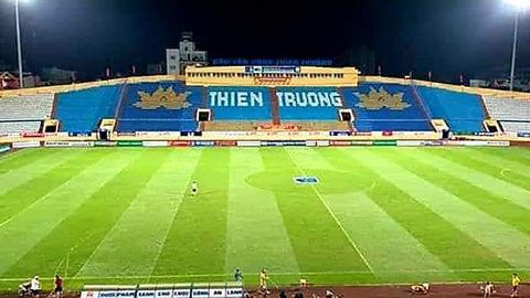 Sân Thiên Trường sũng nước ở trận gặp Hà Nội FC