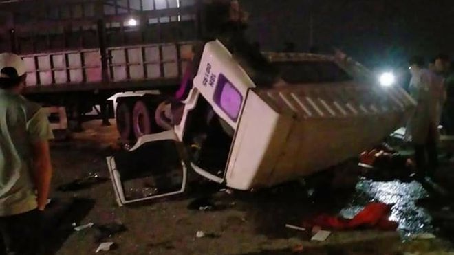Xe container đâm xe tải làm 6 người bị thương ở Hạ Long