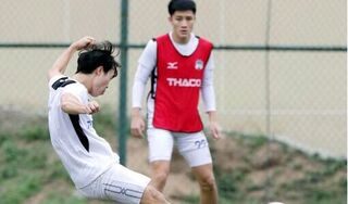 Kiatisak rèn 'độc chiêu' cho học trò trước trận tiếp đón Bình Định