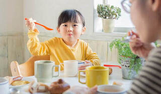 5 thực phẩm cha mẹ nên hạn chế cho trẻ ăn trong dịp Tết