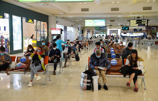 Hàng trăm nhân viên trở thành F1, F2, sân bay Nội Bài có nguy cơ đóng cửa