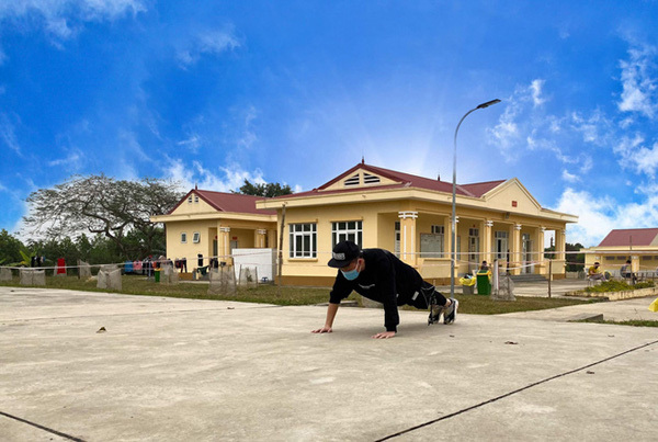 Cuộc sống bên trong khu cách ly của ca sĩ Minh Vương M4U: 'Giao thừa đặc biệt nhất của tôi từ trước đến giờ'