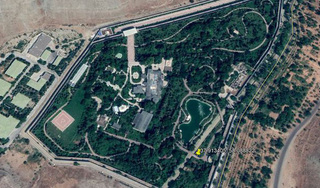 Phát hiện cung điện khổng lồ giấu kín trong núi nhờ Google Earth