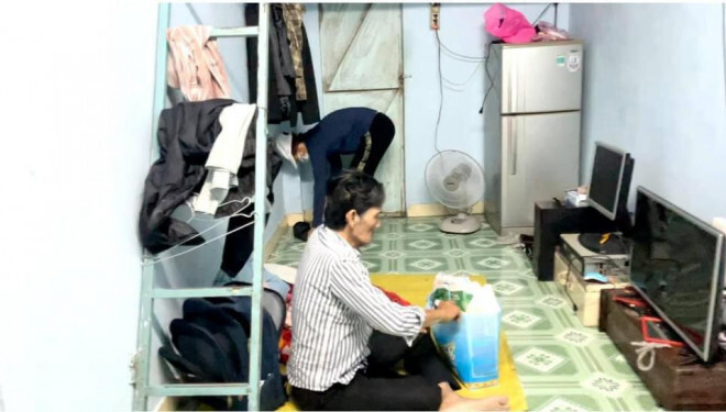 Nghệ sĩ Thương Tín sống trong phòng trọ 20m2, làm đủ nghề để mưu sinh