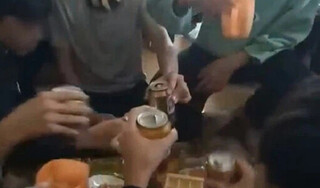 Cô giáo uống bia với học sinh ở Thanh Hóa nhận lỗi
