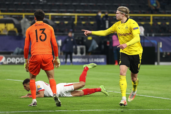 Haaland lập siêu kỷ lục khi giúp Dortmund vào tứ kết Champions League