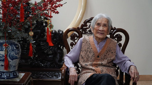 Loạt ảnh đẹp tinh khôi của cụ bà 100 tuổi thời trẻ khiến ai xem cũng nao lòng