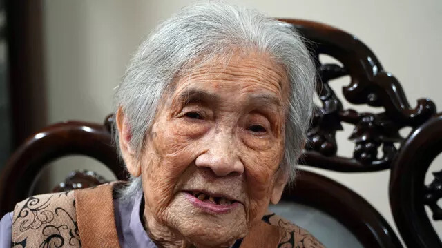 Loạt ảnh đẹp tinh khôi của cụ bà 100 tuổi thời trẻ khiến ai xem cũng nao lòng