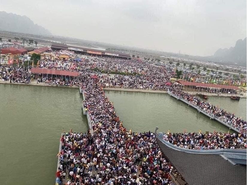 5 vạn người chen chân đi lễ, đại diện chùa Tam Chúc nói gì