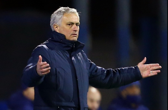 Tỷ lệ cược sa thải Mourinho tăng chóng mặt sau khi câu lạc bộ nước Anh Tottenham bị loại sốc 