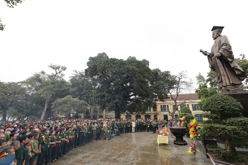 Hòa Bình Group dâng hương tri ân, tưởng niệm Đức Vua Lý Thái Tổ