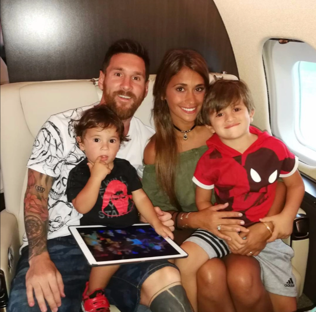 Ronaldo và Messi là 2 cầu thủ có giá trị thương mại lớn nhất thế giới