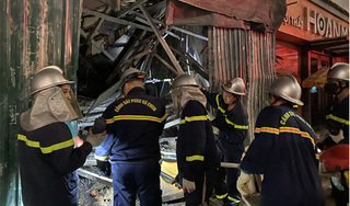 Hà Nội: Sập giàn giáo, một người đàn ông mắc kẹt trong đống đổ nát