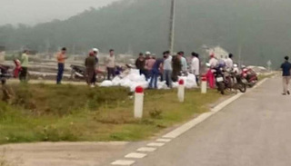 Nghệ An: Trấn áp, tóm gọn đối tượng dùng ô tô chở gần 3 tạ ma túy qua trạm thu phí Hoàng Mai