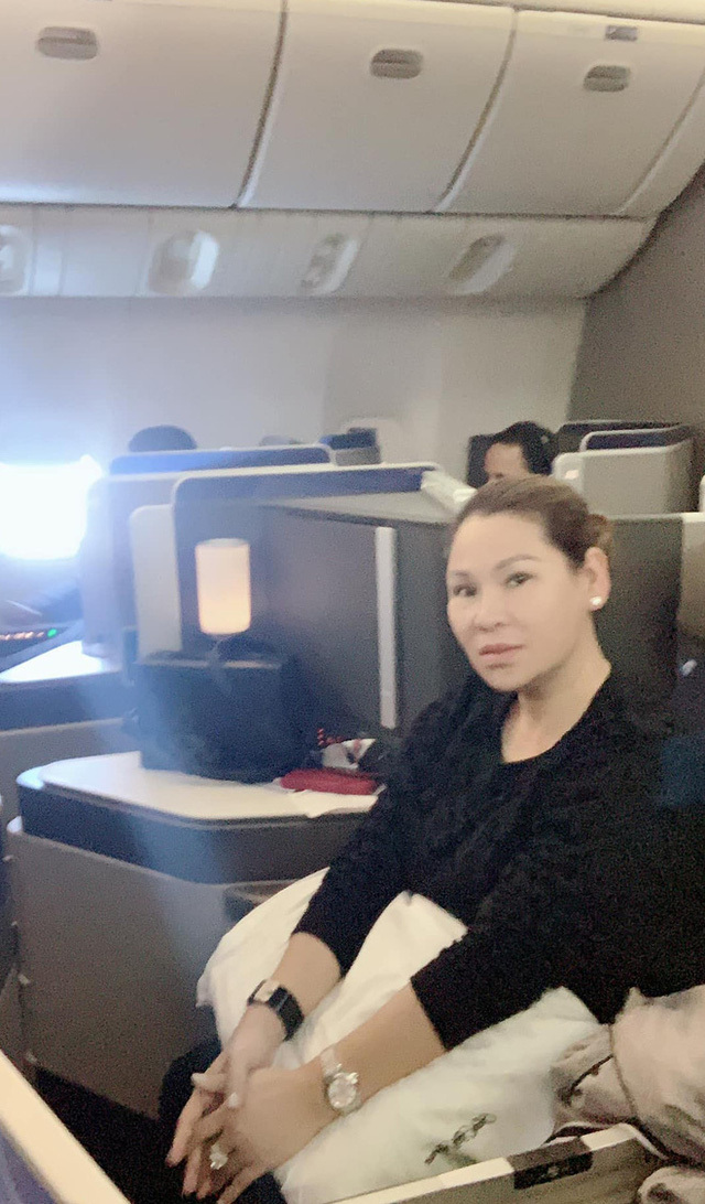 Hình ảnh sang chảnh, đi du lịch đắt đỏ của vợ diễn viên Kinh Quốc trước khi bị bắt