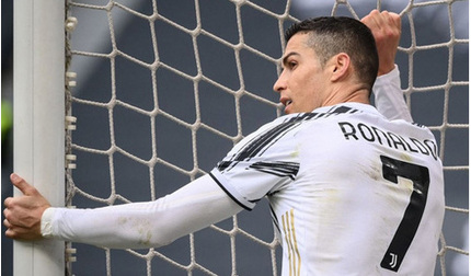 Ronaldo bỏ lỡ bàn thắng không tưởng, HLV Pirlo nói gì?