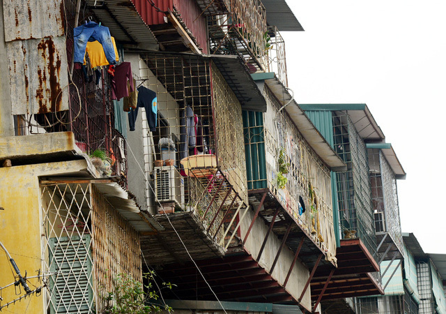 Vì sao việc cải tạo chung cư, tập thể cũ ở Hà Nội lại chậm trễ, kéo dài cả thập kỷ