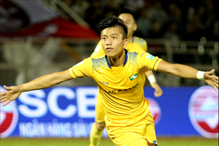 HLV Phan Thanh Hùng: ‘Văn Đức quá xuất sắc, chơi như cầu thủ ngoại’