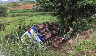 Quảng Ninh: Xe chở công nhân gặp nạn, 1 người thiệt mạng, nhiều người bị thương