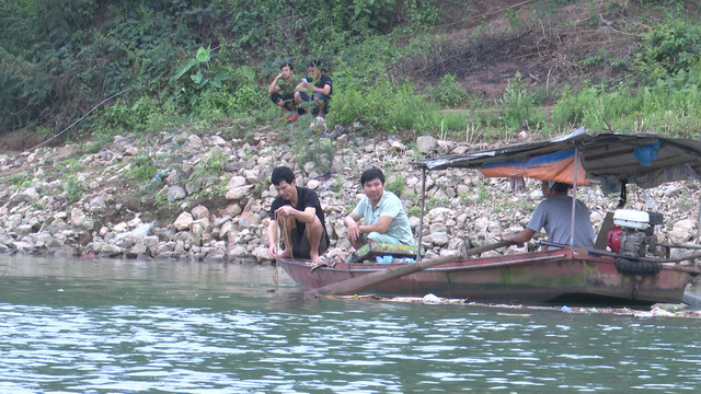 Tìm thấy thi thể 2 học sinh bị nước cuốn trôi khi tắm trên sông Đà