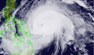 Thông tin mới nhất về siêu bão Surigae giật trên cấp 17 đang hoạt động gần Biển Đông