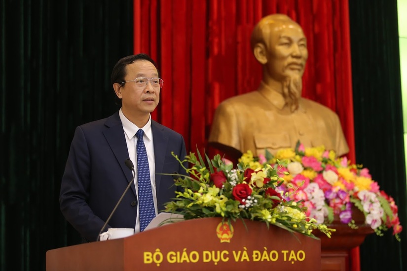 Thứ trưởng Bộ GD và ĐT Phạm Ngọc Thưởng, giải pháp tổng thể cho giá sách giáo khoa