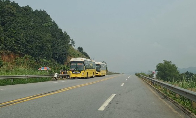 Tuyến cao tốc Nội Bài - Lào Cai, nhiều nhà xe coi thường pháp luật