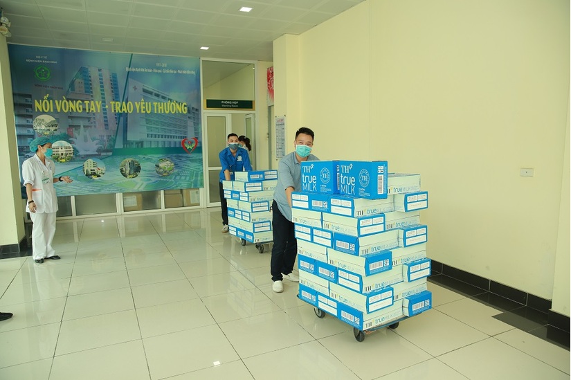 Tập đoàn TH trao tặng Hà Nam, Vĩnh Phúc hơn 145.000 sản phẩm đồ uống tốt cho sức khỏe, chung tay chống dịch COVID-19
