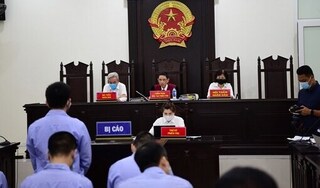 Xét xử 4 cựu thanh tra giao thông bảo kê ‘xe vua’ ở Hà Nội\