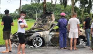 Hải Dương: Đang lưu thông trên đường, xe ô tô bất ngờ bốc cháy dữ dội