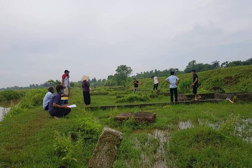 Hàng trăm ngôi mộ ở Thái Bình bị dùi thủng lỗ