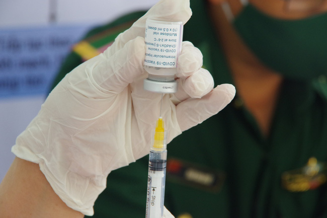 TP.HCM kiến nghị khẩn Chính phủ cho phép mua vaccine Covid-19