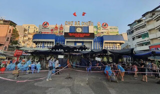 TP.HCM: Phong tỏa một phần chợ Bà Chiểu, tạm đóng cửa chợ Bình Tiên, Hòa Hưng và một loạt chợ truyền thống