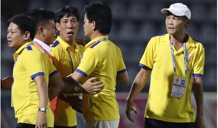 Nam Định và nhiều đội bóng không đồng ý hoãn V.League sang năm 2022