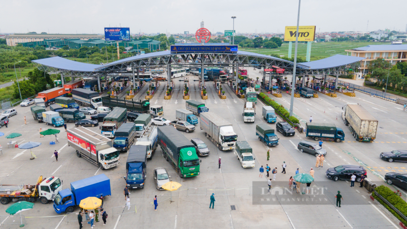 Tài xế đi hơn 1.000km từ Vĩnh Long, đến cửa ngõ Hà Nội bị yêu cầu quay xe