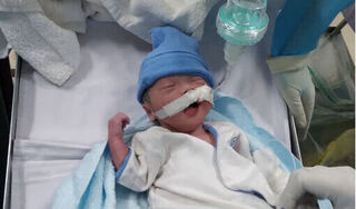 Bé trai chào đời ở phòng hồi sức cấp cứu Covid-19