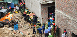 Sạt lở đất kinh hoàng ở Quảng Ninh, vùi lấp 4 công nhân xây dựng