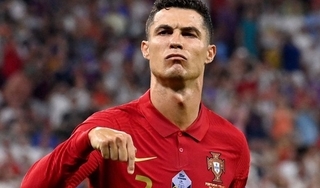 Huyền thoại MU phấn khích khi Ronaldo tái hợp MU