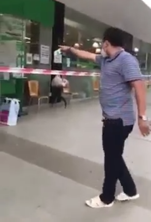 Người đàn ông tự xưng tui là Ban chỉ đạo quận 7 xông vào siêu thị Aeon ở TP.HCM là ai