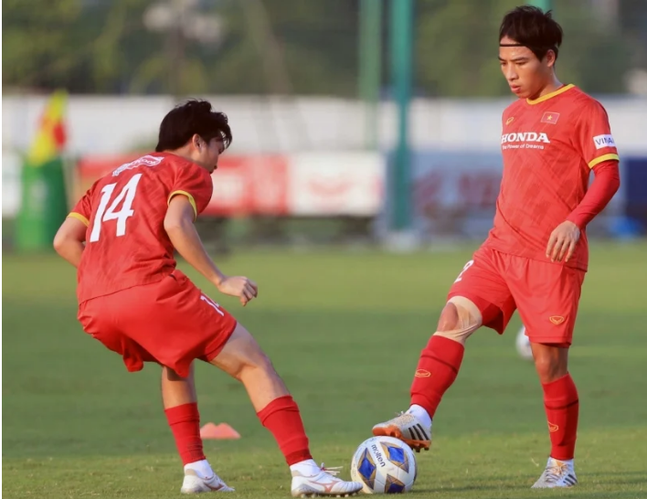 Tuyển Việt Nam chia tay 2 cầu thủ trước trận gặp Australia