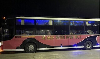 Chở 25 người từ TP.HCM về Ninh Bình, xe khách 'thông chốt' bất thành