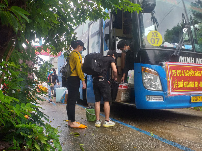 15 người ngồi thùng xe đông lạnh né chốt kiểm dịch ở Bình Thuận được đưa về quê